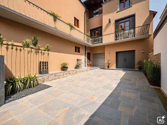 Appartamento trilocale in vendita in Via Alessandro Manzoni, Caprino Bergamasco