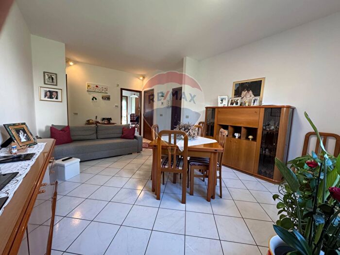 Appartamento con 8 locali in vendita in Via Gesi, Santa Maria Imbaro