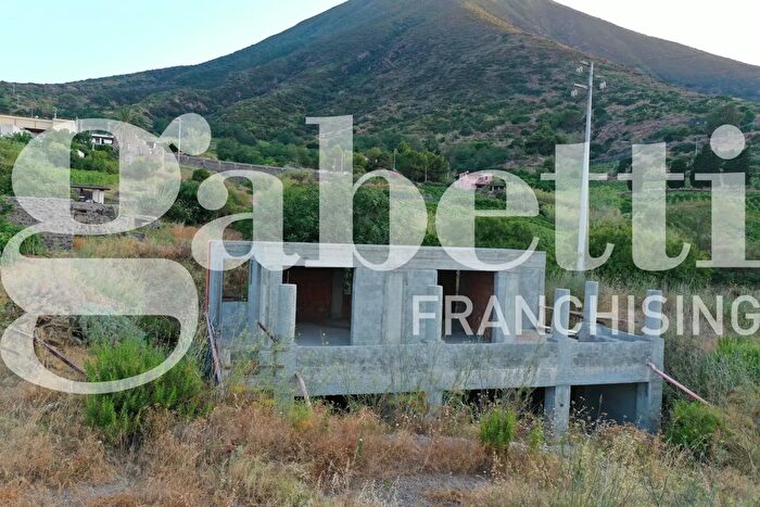 Casa con 7 locali in affitto in Strada Convicinale PorriBarbanaco Snc, Malfa