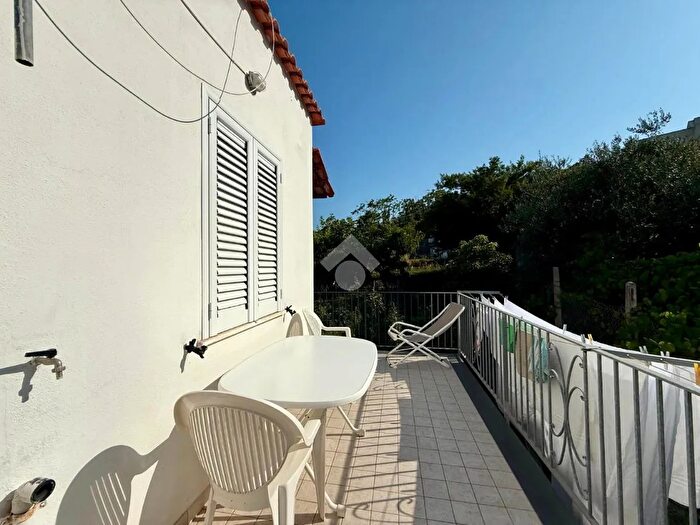 Appartamento quadrilocale in vendita in Via Morgioni, Ischia