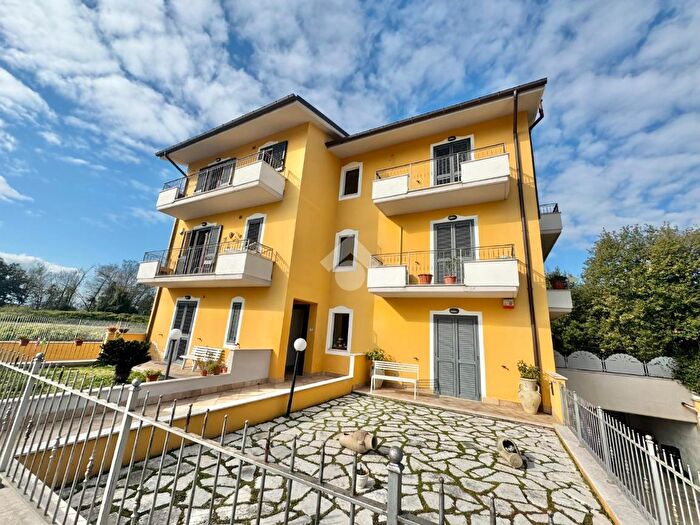 Appartamento trilocale in vendita in Via Santa Veronica Giuliani, Assisi