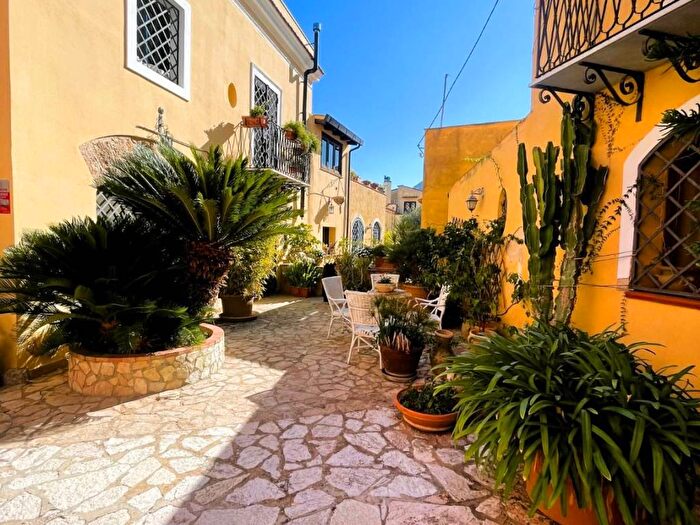 Casa con 5 locali in affitto in Via Pescia, Lanza di Scalea Olimpo, Palermo