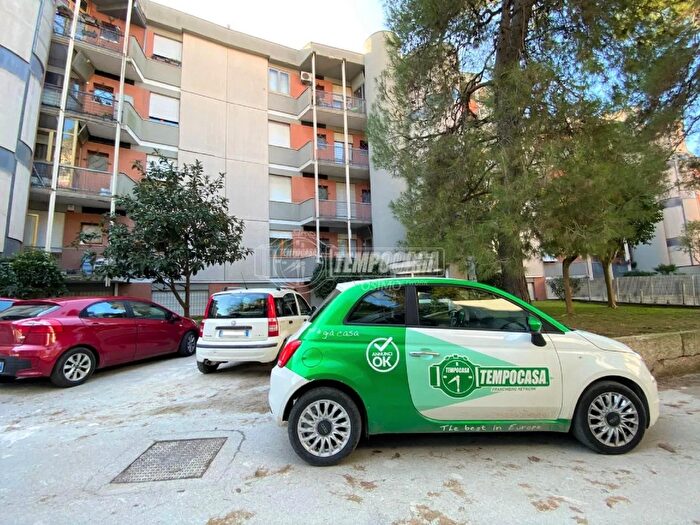 Appartamento con 5 locali in vendita in Via Michelangelo, Osimo