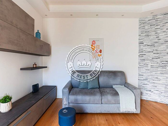 Appartamento trilocale in affitto in Via Giovan Battista Pergolesi, Centrale, Milano