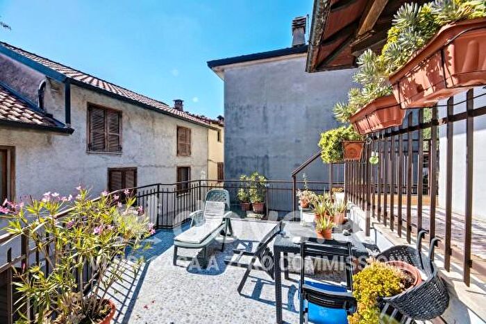 Appartamento trilocale in vendita in Via Roma, Cittiglio