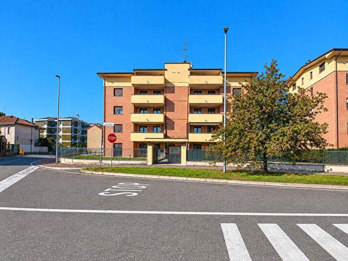 Appartamento bilocale in affitto in Via Valtellina, Saronno