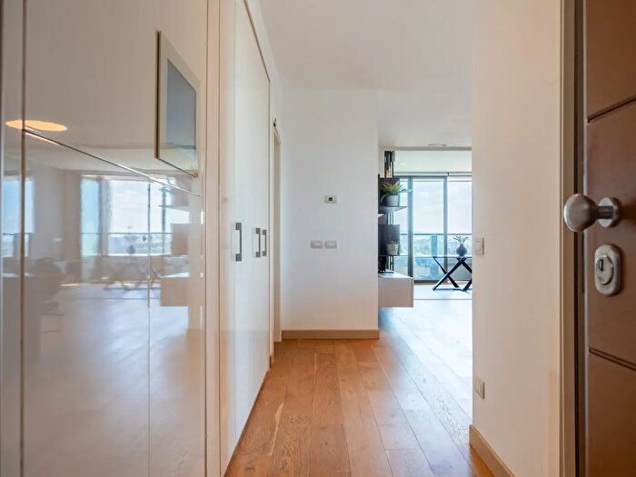 Appartamento trilocale in vendita in Viale Giorgio Ribotta, Roma
