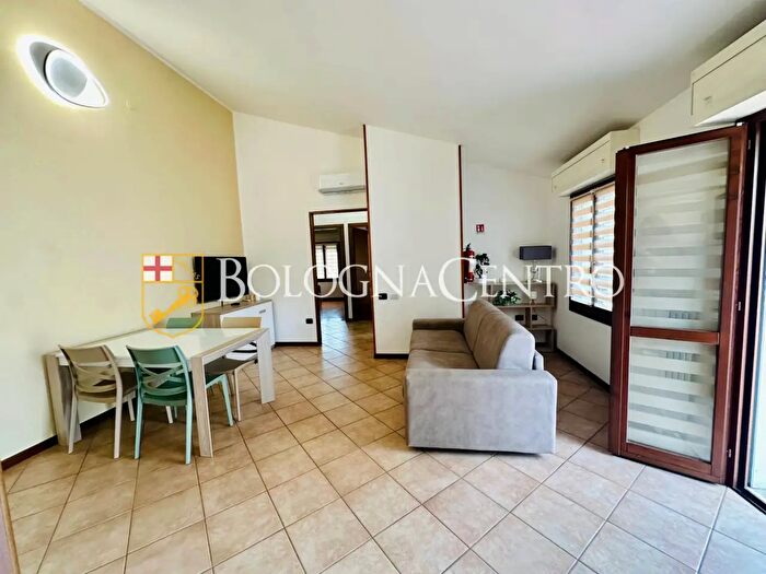 Appartamento trilocale in vendita in Via della Salute, Bologna