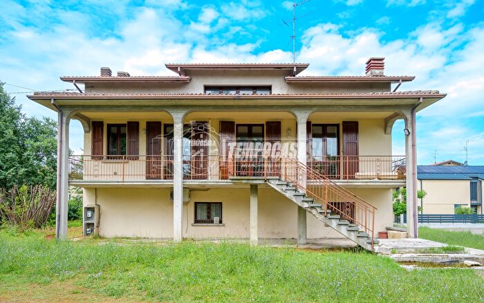 Casa quadrilocale in vendita in Via per Rubiera, Scandiano