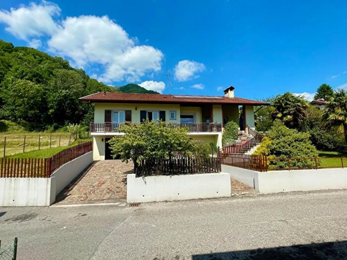 Casa con 5 locali in vendita in Borgo Bulons, Montenars