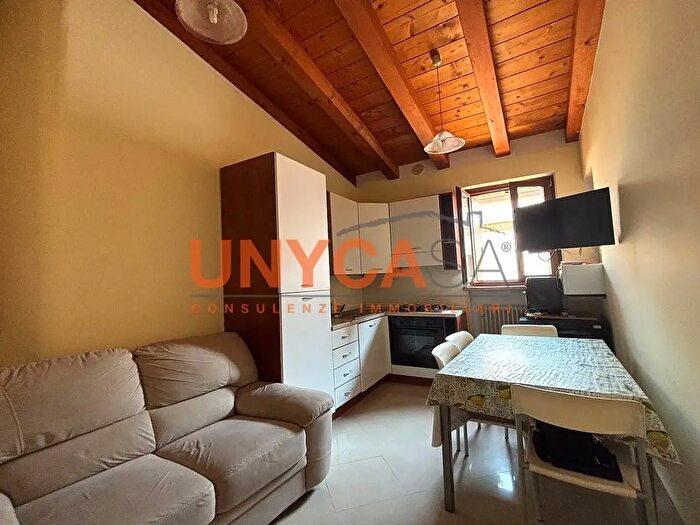 Appartamento trilocale in affitto in Vicolo Cieco Fondachetto, Verona