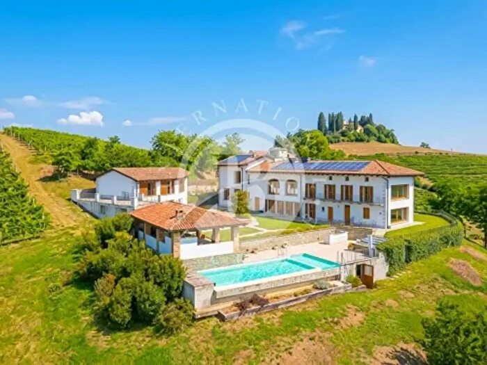 Casa con 6 locali in vendita in Agliano Terme