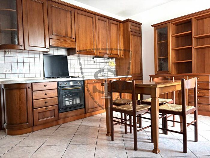 Appartamento trilocale in affitto in Via Ippolito Nievo, Centro, Romano d'Ezzelino