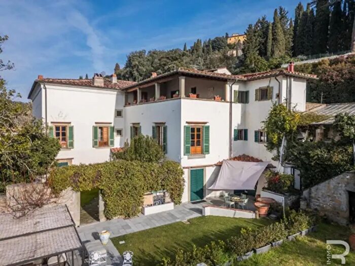 Casa con 6 locali in vendita in Via di Vincigliata a Settignano, Fiesole