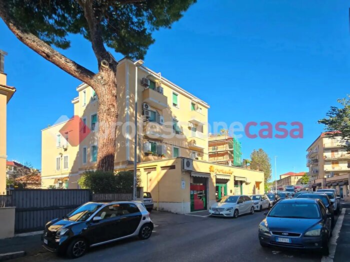 Appartamento trilocale in vendita in Via dei Gonzaga, Roma