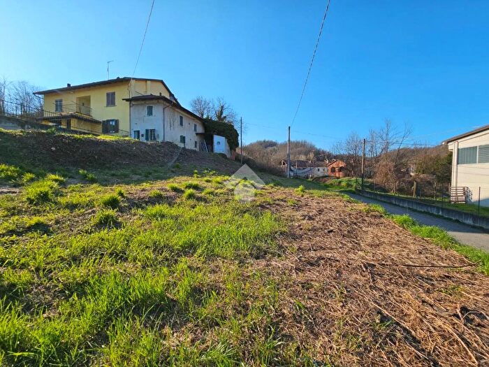 Casa quadrilocale in vendita in Regione Valtiverno, Incisa Scapaccino