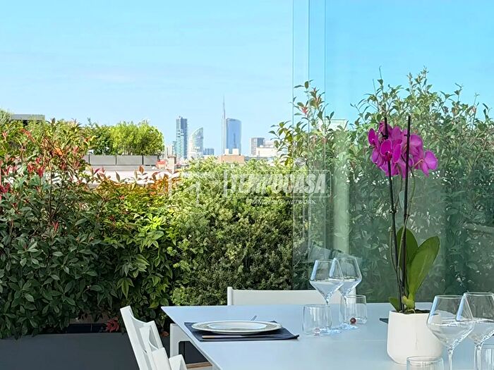 Appartamento quadrilocale in vendita in Via dei Canzi, Milano