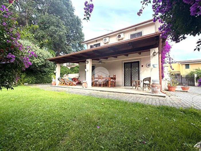 Casa trilocale in vendita in Viale delle Viole, Anzio