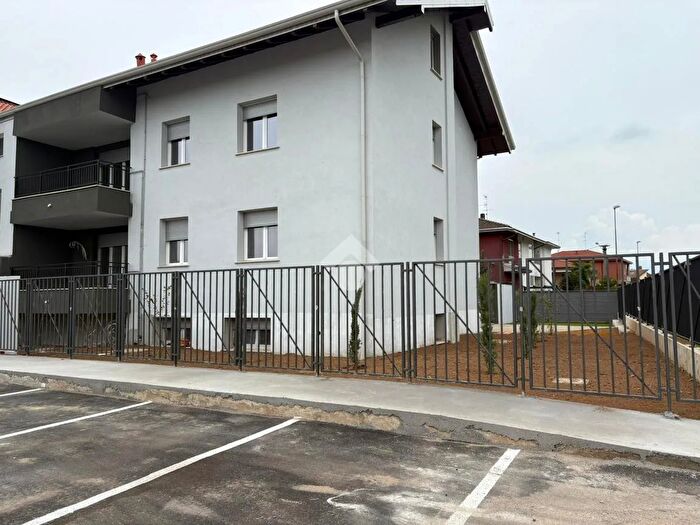 Appartamento trilocale in vendita in Via Gorizia, Ossona