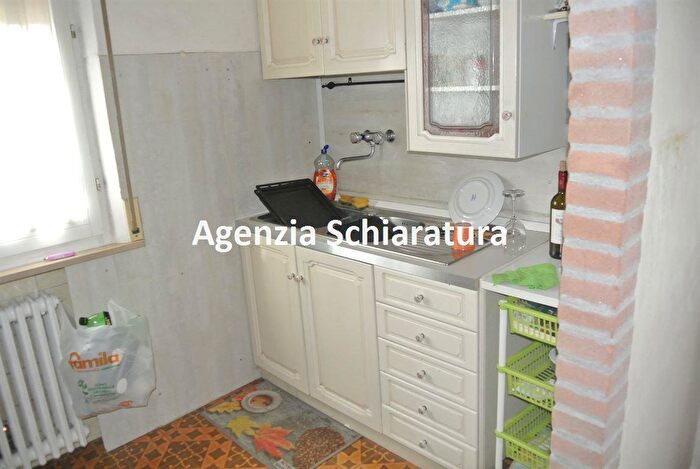 Casa con 10 locali in vendita in Vallefoglia