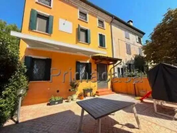 Casa con 6 locali in vendita in Corso della Vittoria, Legnago