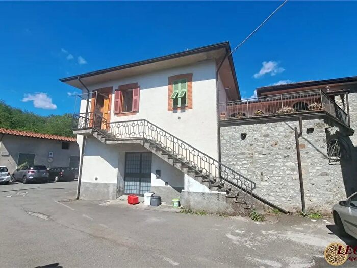 Casa quadrilocale in vendita in Via a Benedicenti, Villafranca In Lunigiana