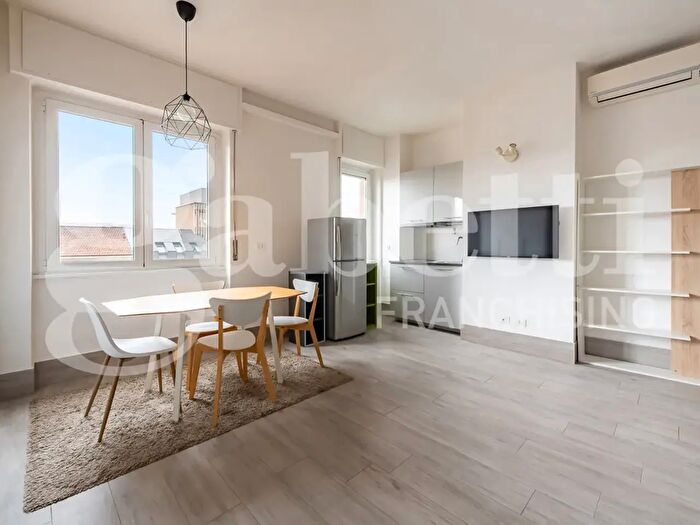 Appartamento monolocale in affitto in Via Melzo, Milano
