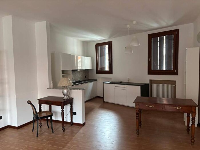 Appartamento trilocale in affitto in Via Settembre, Centro, Trecate