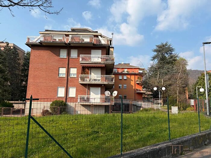 Appartamento trilocale in vendita in Viale Giulio Cesare, Bergamo