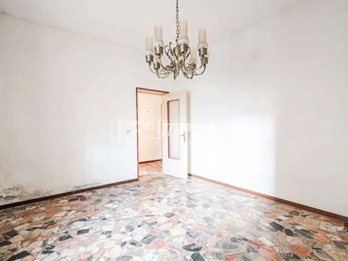 Casa con 6 locali in vendita in Noceto