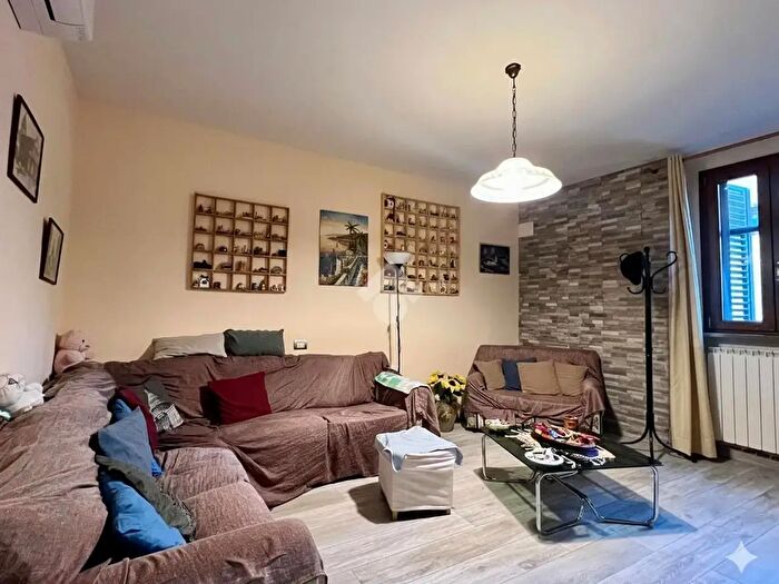 Appartamento quadrilocale in vendita in Via Martiri, Prato