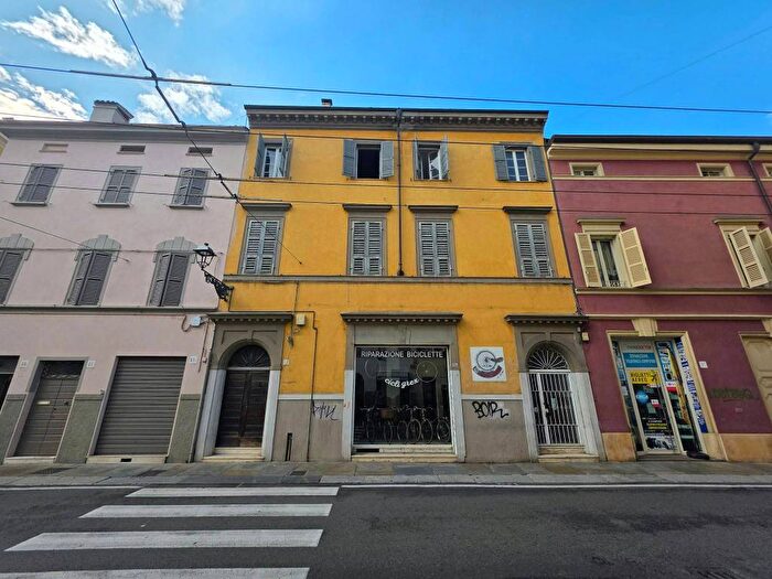 Appartamento quadrilocale in affitto in Strada Nino Bixio, Parco Ducale Oltretorrente, Parma
