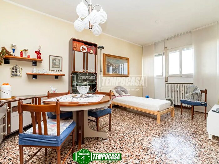 Appartamento trilocale in vendita in Cavenago Di Brianza