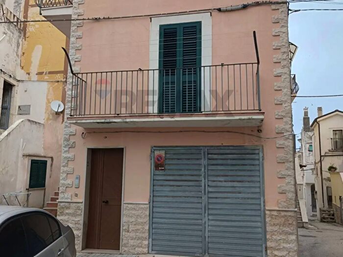 Casa trilocale in vendita in Largo Magenta B, Rodi Garganico