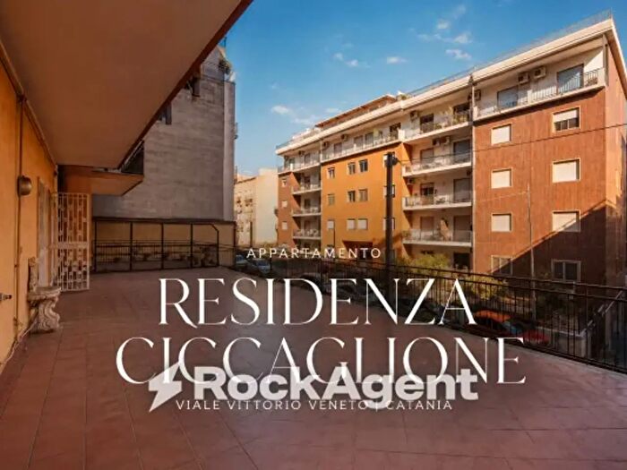 Appartamento con 6 locali in vendita in Via Federico Ciccaglione, Catania