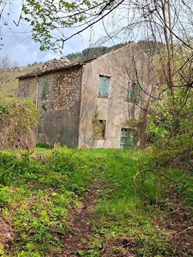 Casa con 10 locali in vendita in Berceto