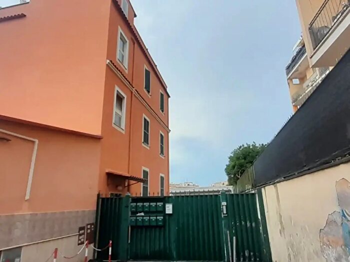 Appartamento trilocale in vendita in Via Dionigi Periegete, Roma