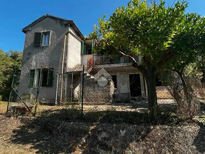 Casa quadrilocale in vendita in Via Muzi, Fontana Liri