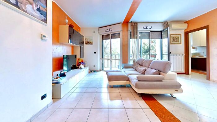 Appartamento quadrilocale in vendita in Via Caduti in Missione di Pace, Milano