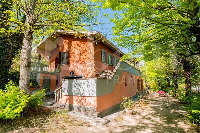 Casa con 6 locali in vendita in Via Ginestre, Monzuno