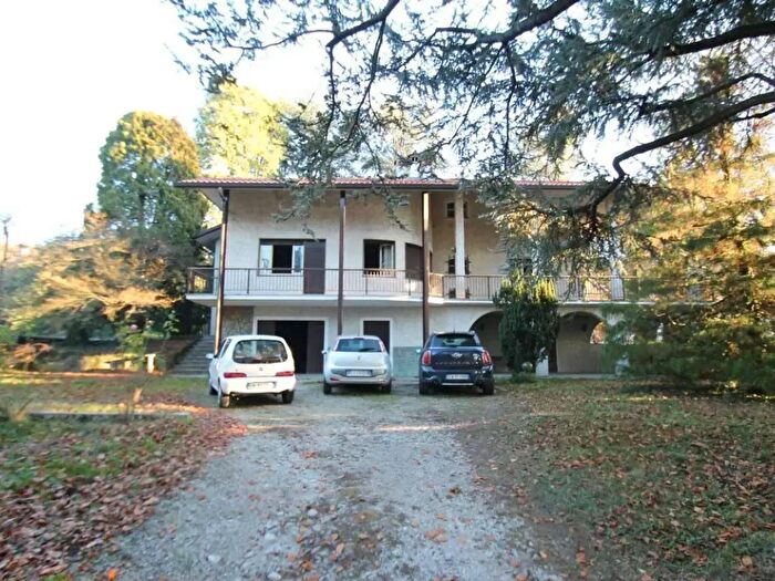 Casa con 5 locali in vendita in Via Montecuccoli, Dolzago