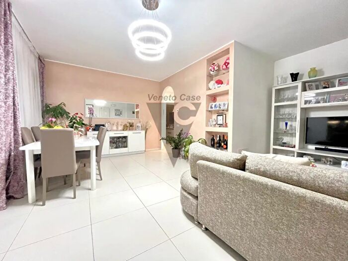 Appartamento trilocale in vendita in Via Guardiana, Dolo