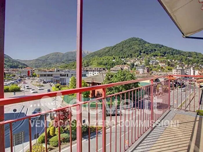 Appartamento trilocale in vendita in Lavena Ponte Tresa