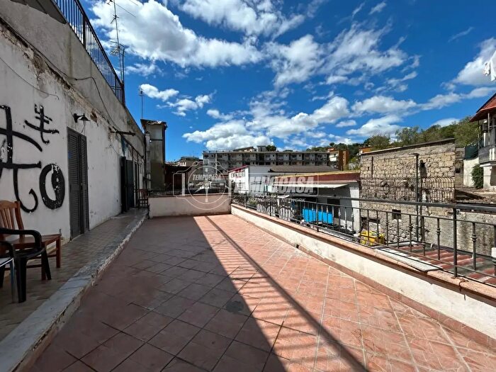 Appartamento trilocale in vendita in Via San Maria ai Monti, Napoli