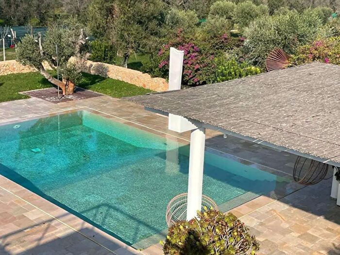 Casa con 10 locali in vendita in Carovigno