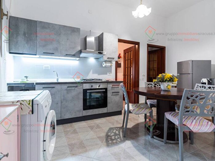 Appartamento trilocale in affitto in Via eumelo, Gelone Cadorna, Siracusa