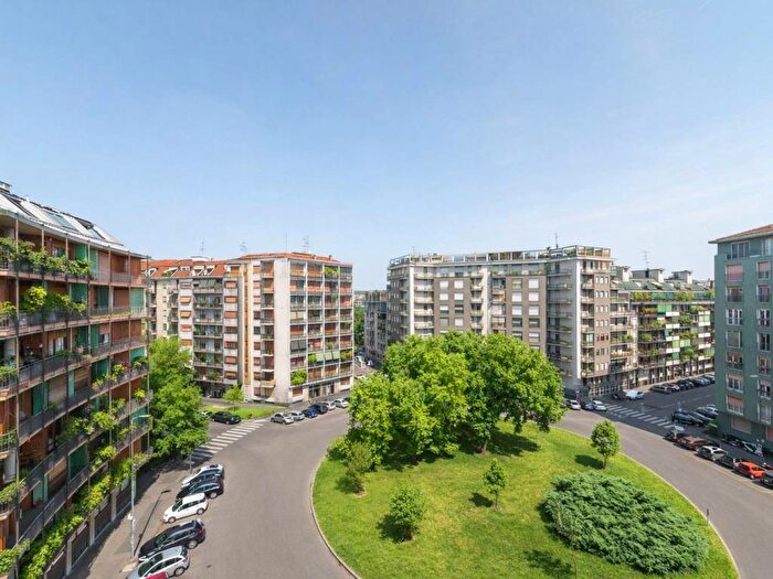 Appartamento trilocale in affitto in Via Salvio Giuliano, Washington, Milano