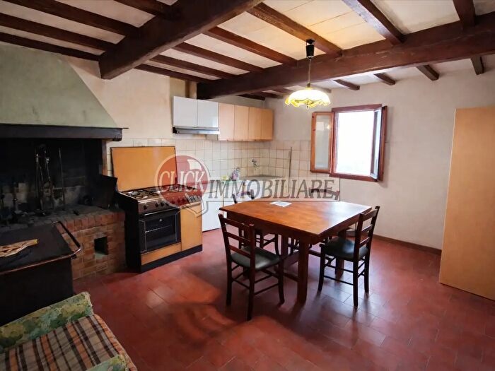 Casa con 6 locali in vendita in Scarperia e San Piero