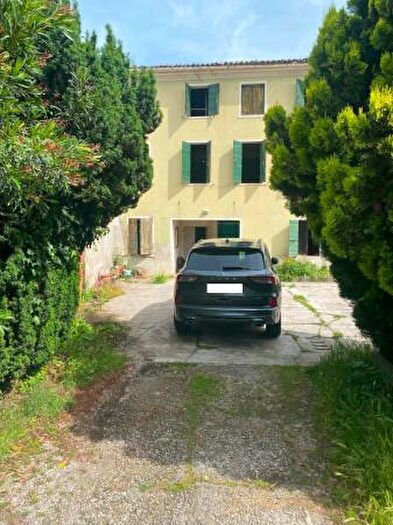 Casa con 6 locali in vendita in Via Roma, Altivole