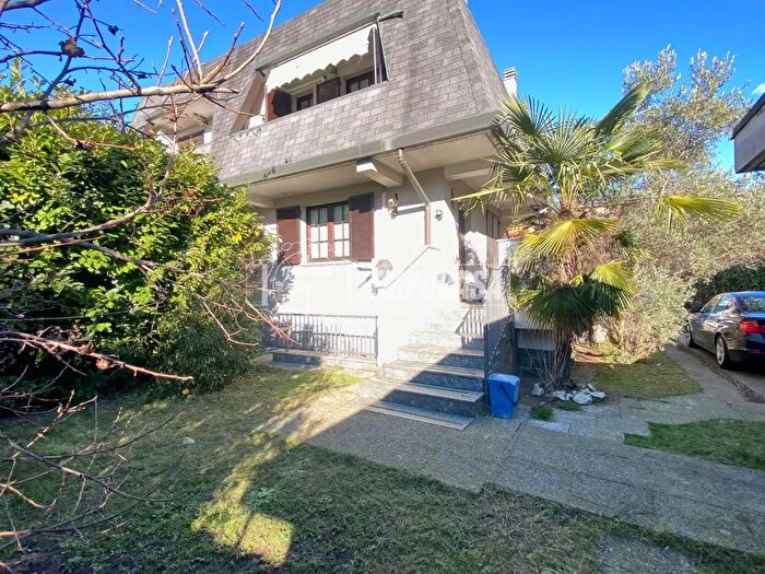 Casa quadrilocale in vendita in Via IV Novembre, Cornaredo